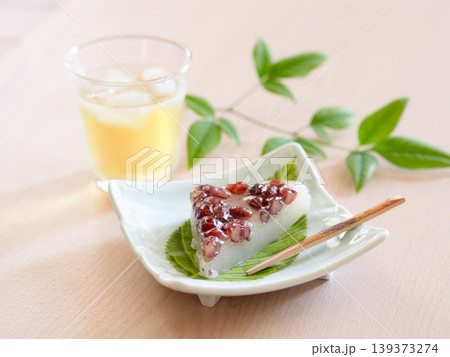 6月の季節菓子「水無月 (みなづき)」日本の和菓子・夏越の祓 139373274
