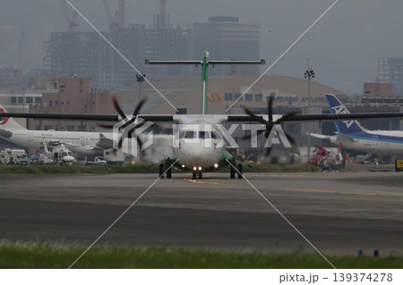 プロペラ機 139374278