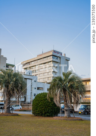 日の入り前の浜松市の弁天島の立ち並ぶ宿泊施設の風景(静岡県) 日の入り前の浜松市の弁天島の立ち並ぶ宿泊施設の風景(静岡県) 139375500