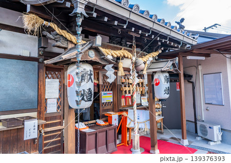 大阪都島 淀川神社(与謝蕪村縁の神社)拝殿 創建時は十五柱を守護神とする十五神社(淀川の災難除け) 大阪都島 淀川神社(与謝蕪村縁の神社)拝殿 創建時は十五柱を守護神とする十五神社(淀川の災難除け) 139376393