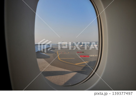 ドバイ空港 タキシング中のA380 ドバイ空港 タキシング中のA380 139377497