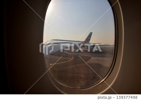 ドバイ空港 タキシング中のA380 ドバイ空港 タキシング中のA380 139377498