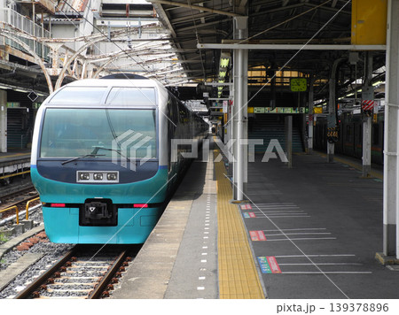 上野駅に停車しているスーパービュー踊り子号 139378896