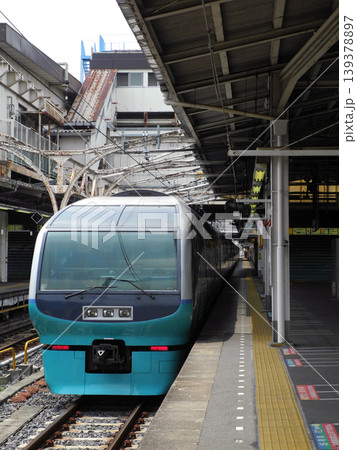 上野駅に停車しているスーパービュー踊り子号 139378897