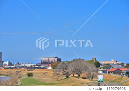 ブルーインパルス 展示飛行 名古屋市矢田川河川敷公園 ブルーインパルス 展示飛行 名古屋市矢田川河川敷公園 139379608