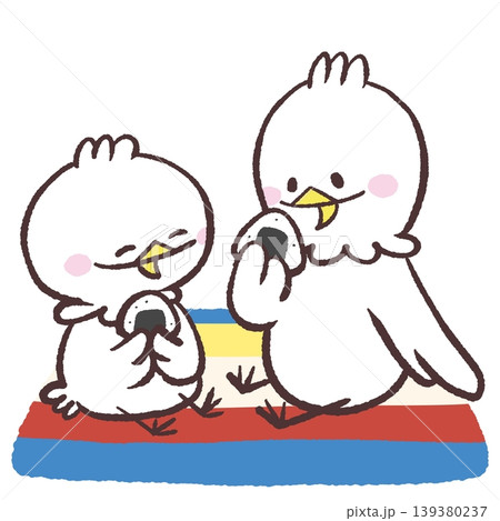 シートの上でおむすびを食べる白い鳥達のイラスト シートの上でおむすびを食べる白い鳥達のイラスト 139380237