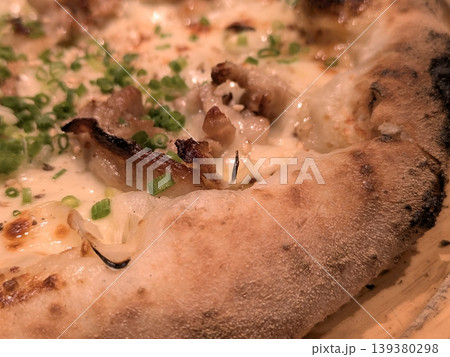ふっくら焼けたピザの耳 ふっくら焼けたピザの耳 139380298
