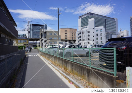 神奈川県横浜市港北区の新横浜駅篠原口周辺の街並みの風景 139380862