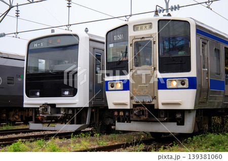 南福岡車両区で並ぶ501系電車と415系電車 南福岡車両区で並ぶ501系電車と415系電車 139381060