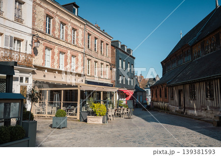 Charming street in Honfleur, Normandy, France 139381593