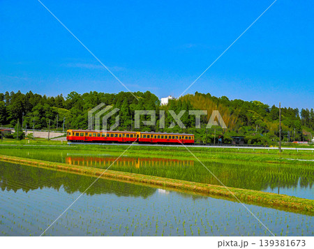 田園地帯を走行する小湊鉄道 田園地帯を走行する小湊鉄道 139381673