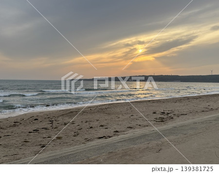 海と夕焼け 139381725