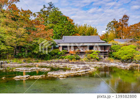 (静岡県)三島市楽寿園 小浜池と楽寿館 (静岡県)三島市楽寿園 小浜池と楽寿館 139382800