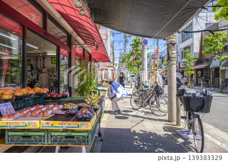 東京都世田谷区の都市風景 ハッピーロード尾山台の八百屋 東京都世田谷区の都市風景 ハッピーロード尾山台の八百屋 139383329