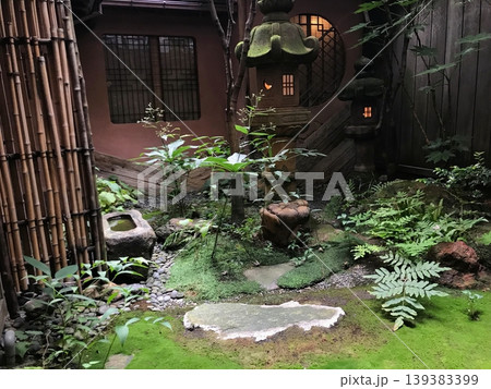 古い家屋の中庭 139383399