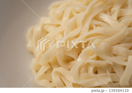 茹で上がった平打ち麺のイメージ 139384110