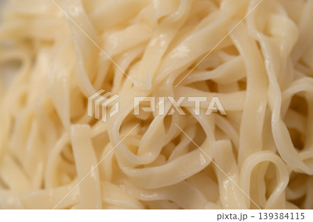 茹で上がった平打ち麺のイメージ 茹で上がった平打ち麺のイメージ 139384115