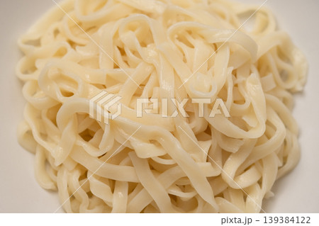 茹で上がった平打ち麺のイメージ 139384122