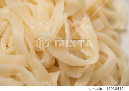 茹で上がった平打ち麺のイメージ 茹で上がった平打ち麺のイメージ 139384124