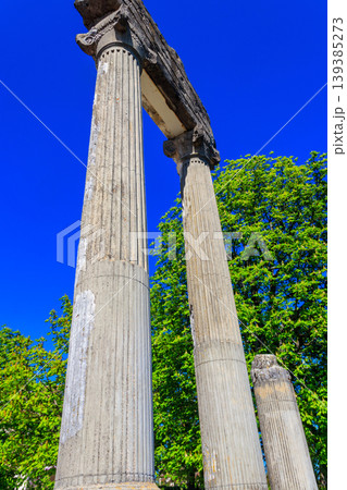Ruins of ancient roman columns in Nyon, Switzerland 139385273