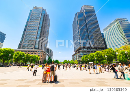 GWの東京駅　丸の内駅前広場 139385360