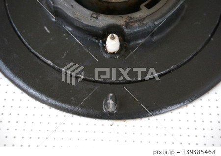 掃除後のきれいなガスコンロ五徳 Clean gas stove after cleaning 139385468