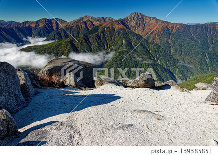 南アルプス・鳳凰三山・砂払岳から見る白峰三山 南アルプス・鳳凰三山・砂払岳から見る白峰三山 139385851