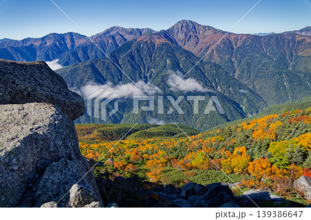 南アルプス・鳳凰三山・砂払岳から見る白峰三山 南アルプス・鳳凰三山・砂払岳から見る白峰三山 139386647