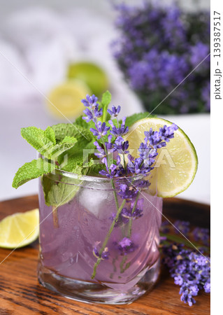 Cocktail Lavender Mojito 139387517