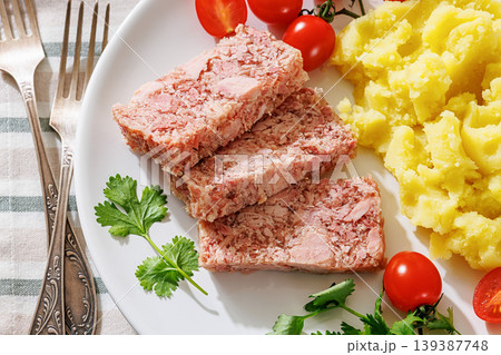 Slices of classic head cheese with mashed potatoes Slices of classic head cheese with mashed potatoes 139387748