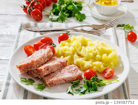 Slices of classic head cheese with mashed potatoes Slices of classic head cheese with mashed potatoes 139387752