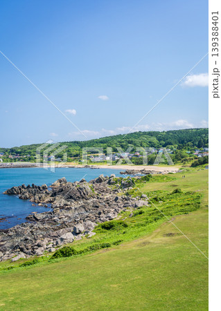 「青森県」新緑薫る初夏の種差海岸・八戸市 139388401
