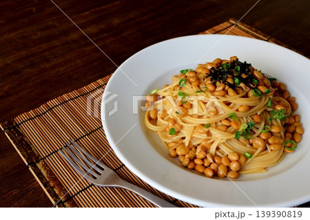 テーブル背景の納豆パスタ テーブル背景の納豆パスタ 139390819
