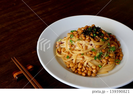 テーブル背景の納豆パスタ テーブル背景の納豆パスタ 139390821