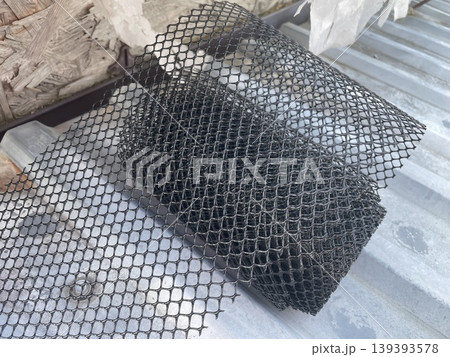 Installing leaf guard mesh in gutter 139393578