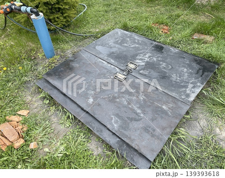 Cleaning rust from sheet metal surface Cleaning rust from sheet metal surface 139393618