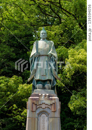 島津斉彬の銅像を近くから捉えた歴史人物像の風景(鹿児島市) 島津斉彬の銅像を近くから捉えた歴史人物像の風景(鹿児島市) 139394056