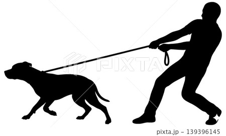 犬に引っ張られ踏ん張る人 シルエット 犬に引っ張られ踏ん張る人 シルエット 139396145