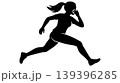 走る女性のシルエット 139396285
