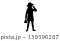 帽子とコートの女性のシルエット 139396287