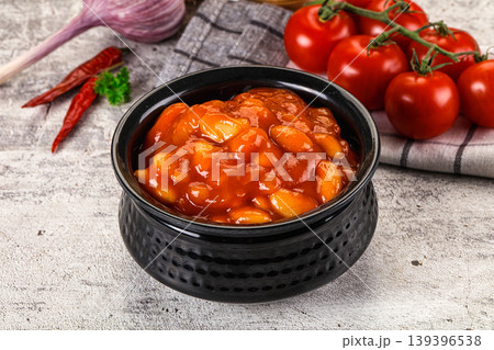 Baked kidney with tomato sauce 139396538
