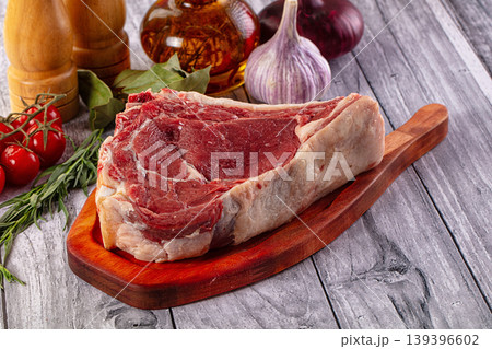 Raw beef thicl edge cut 139396602