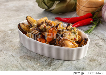 Canned mussels in oil and spices 139396672