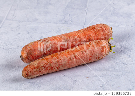 Fresh ripe raw carrots heap Fresh ripe raw carrots heap 139396725