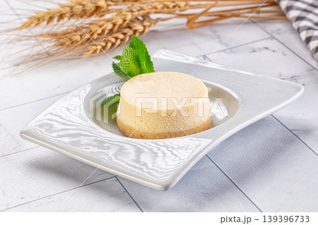 Round dessert cheesecake New York Round dessert cheesecake New York 139396733