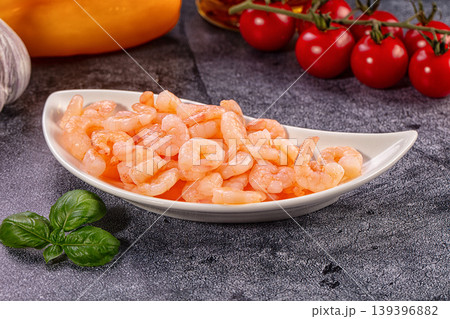 Boiled peeled shrimp in white bowl with fresh tomatoes, garlic, and basil Boiled peeled shrimp in white bowl with fresh tomatoes, garlic, and basil 139396882