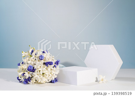 Empty product podium and fresh live spring flowers.Abstract beautiful flower arrangement with hyacinths and muscari,banner.Stage for business concept.Minimal modern aesthetics and beauty concept, Empty product podium and fresh live spring flowers.Abstract beautiful flower arrangement with hyacinths and muscari,banner.Stage for business concept.Minimal modern aesthetics and beauty concept, 139398519