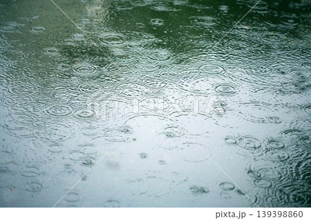 雨の波紋 139398860
