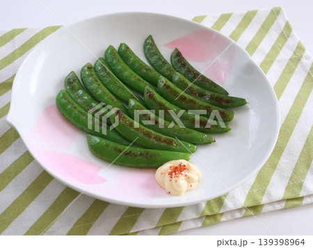 焼いたスナップエンドウ 焼いたスナップエンドウ 139398964