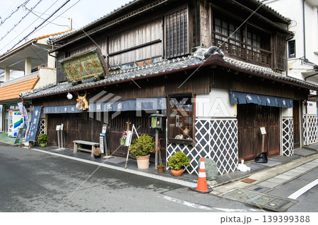 静かな朝を迎えた 賢島商店街 老舗真珠店 三重県 静かな朝を迎えた 賢島商店街 老舗真珠店 三重県 139399388